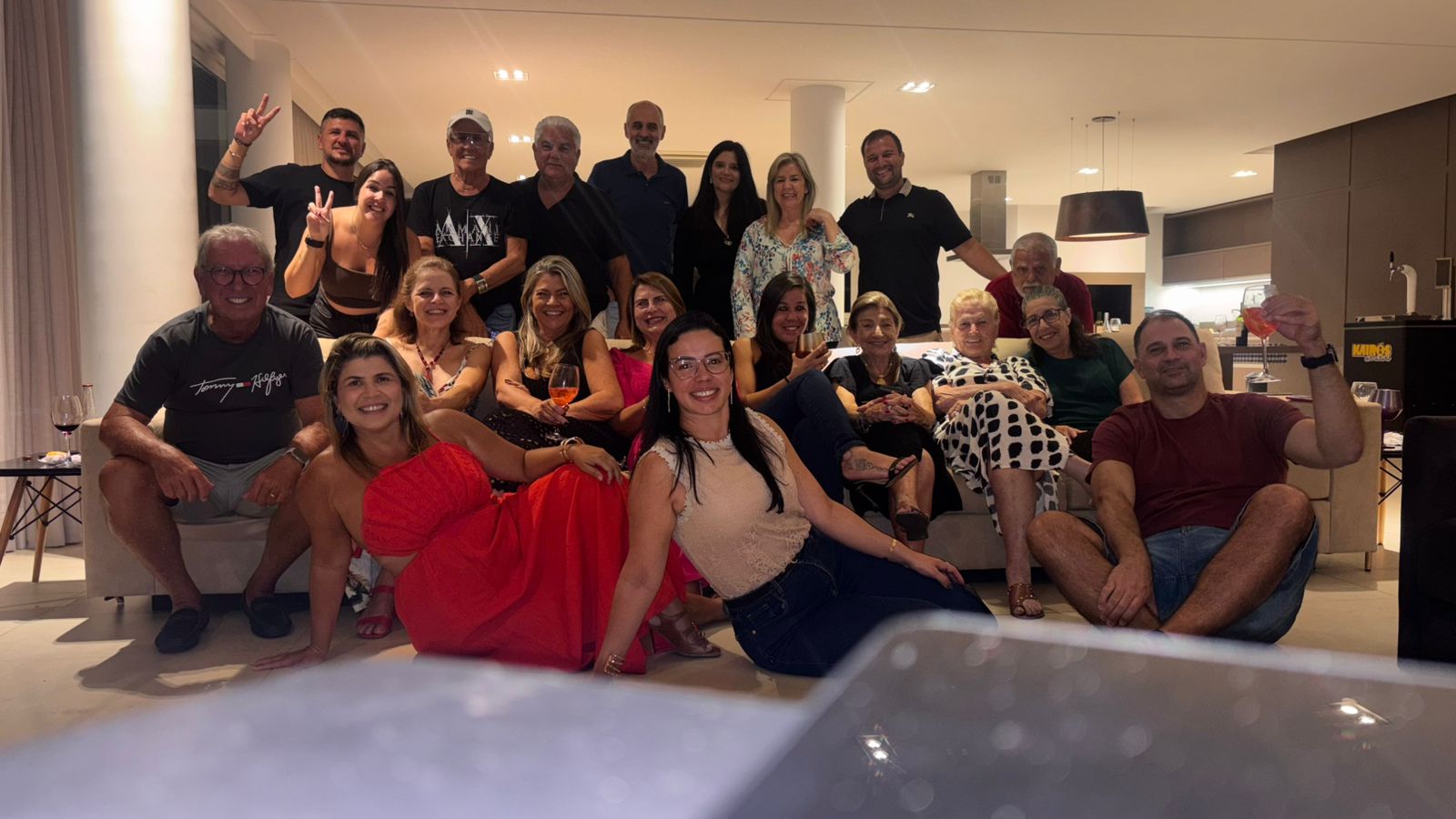 Pessoas reunidas em um encontro do Kras